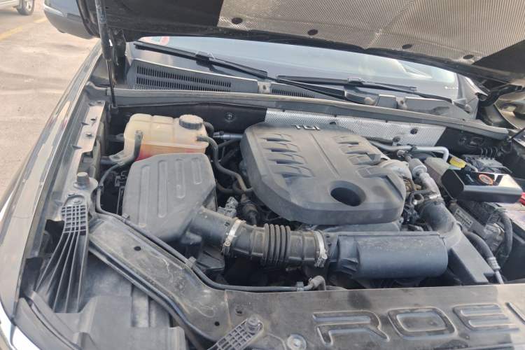 Used Roewe RX8 2018 30T Smart Connectivity Two-Wheel Drive Flagship Edition Engine Bay Right