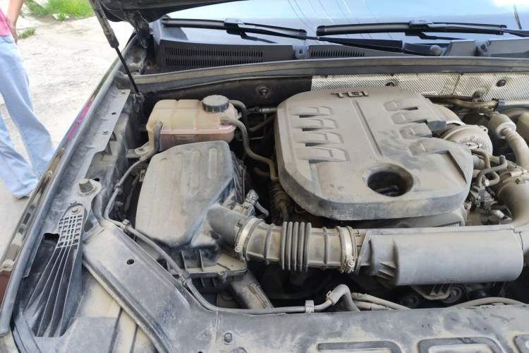Used Roewe RX8 2018 30T Smart Connectivity All-Wheel Drive Supreme Edition Engine Bay Right