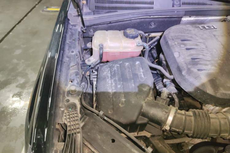 Used Roewe RX8 2018 30T Smart Connectivity Four-Wheel Drive Flagship Edition Engine Bay Right
