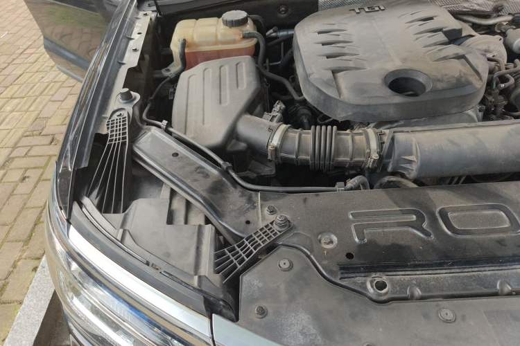 Used Roewe RX8 2018 30T Smart Connectivity Two-Wheel Drive Flagship Edition Engine Bay Right