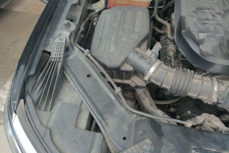 Used Roewe RX8 2018 30T Two-Wheel Drive Flagship Edition Engine Bay Right