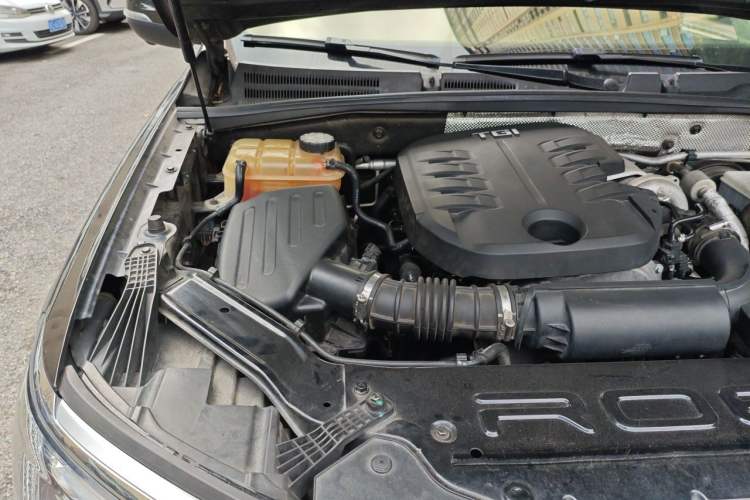 Used Roewe RX8 2018 30T Smart Connectivity All-Wheel Drive Supreme Edition Engine Bay Right