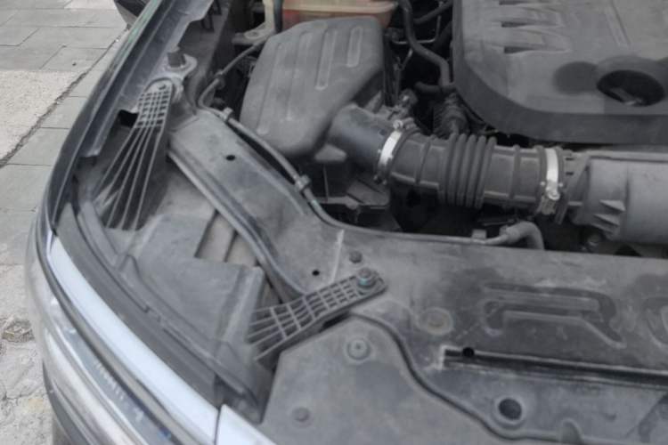 Used Roewe RX8 2018 30T Smart Connectivity All-Wheel Drive Supreme Edition Engine Bay Right
