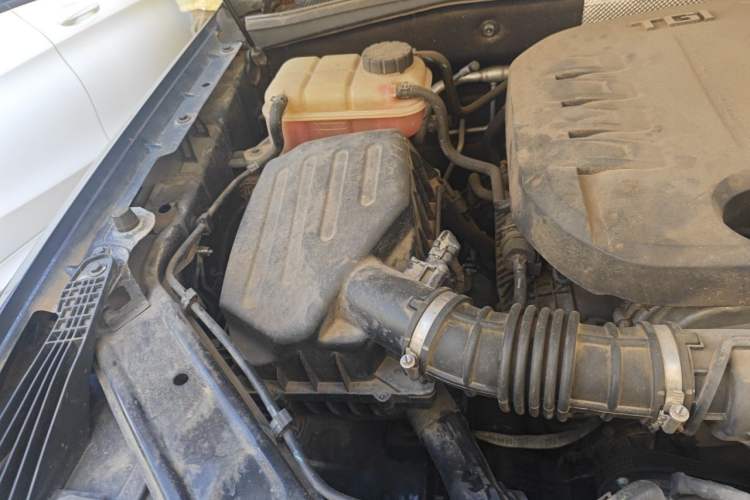 Used Roewe RX8 2018 30T Smart Connectivity Two-Wheel Drive Flagship Edition Engine Bay Right