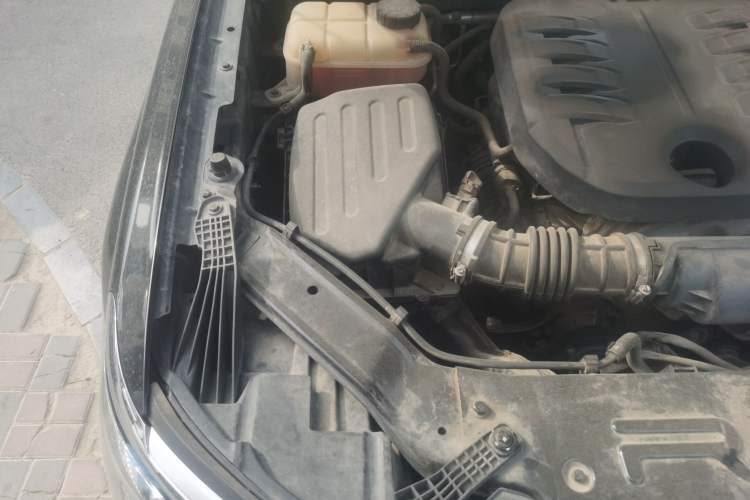 Used Roewe RX8 2018 30T Smart Connectivity Two-Wheel Drive Flagship Edition Engine Bay Right