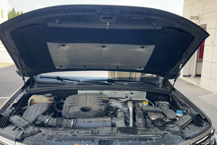 Used Roewe RX8 2018 30T Smart Connectivity All-Wheel Drive Supreme Edition Engine Bay