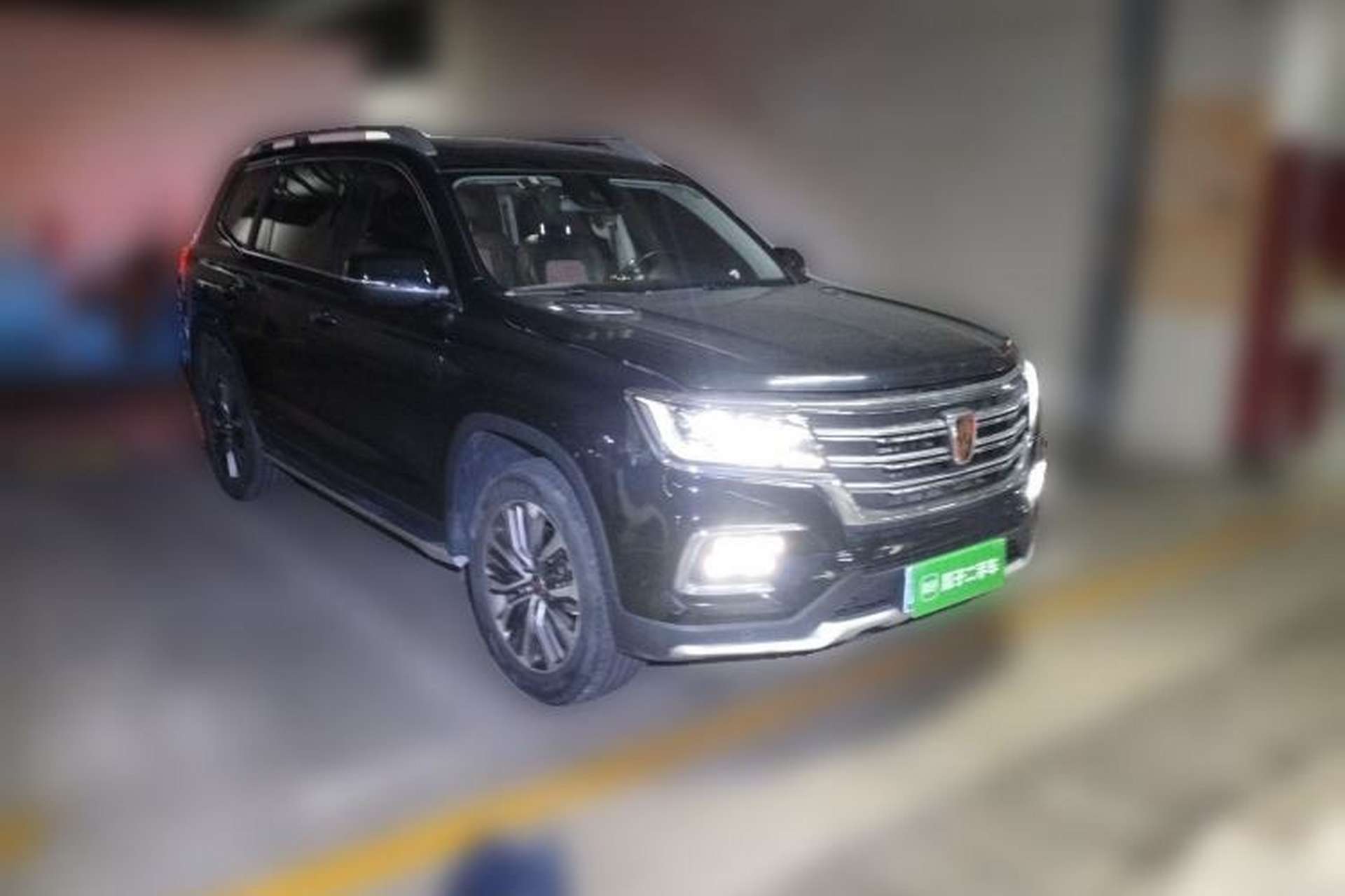 Used Roewe RX8 2018 30T Smart Connectivity All-Wheel Drive Supreme Edition Front Right 45 Deg