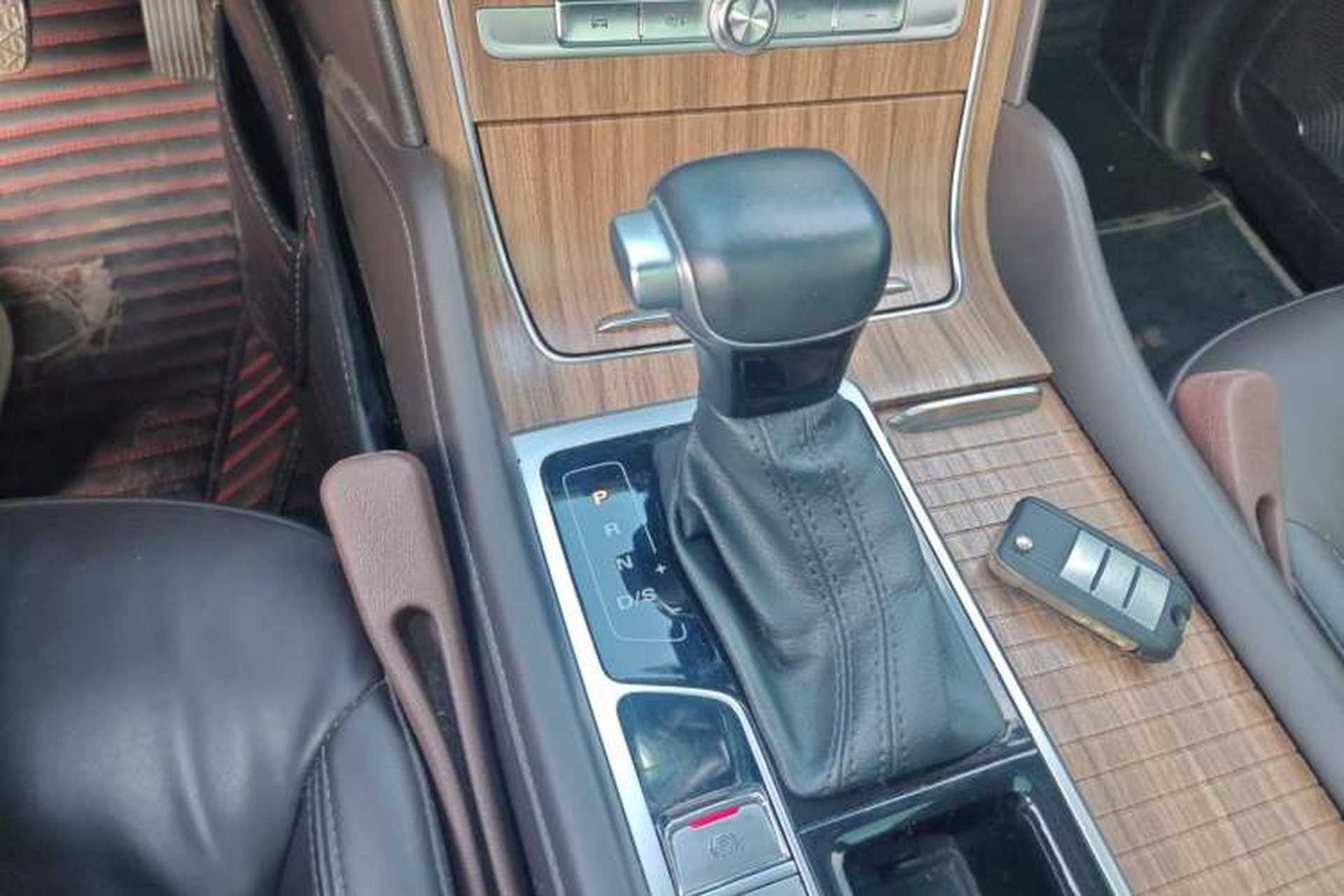 Used Roewe RX8 2018 30T Smart Connectivity Two-Wheel Drive Flagship Edition Gear Lever