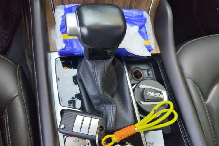 Used Roewe RX8 2018 30T Smart Connectivity All-Wheel Drive Supreme Edition Gear Lever