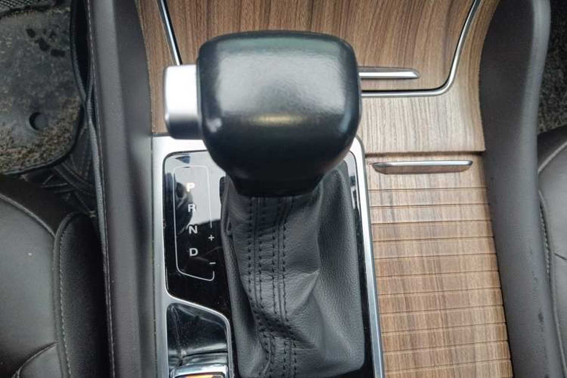 Used Roewe RX8 2018 30T Four-Wheel Drive Player's Customized Interstellar Journey Edition Gear Lever