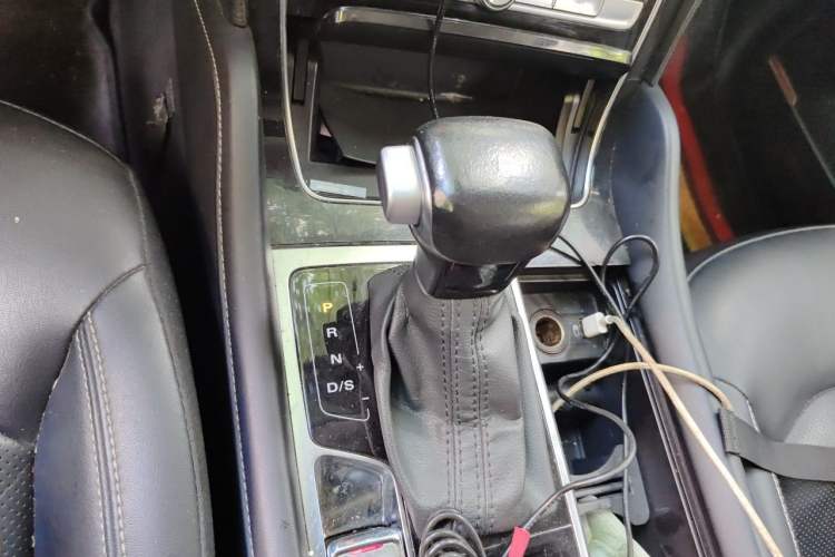 Used Roewe RX8 2018 30T Two-Wheel Drive Flagship Edition Gear Lever