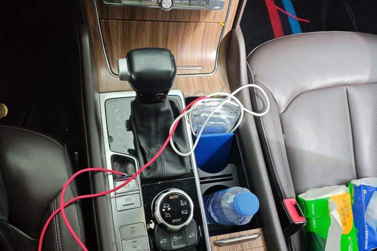 Used Roewe RX8 2018 30T Smart Connectivity All-Wheel Drive Supreme Edition Gear Lever