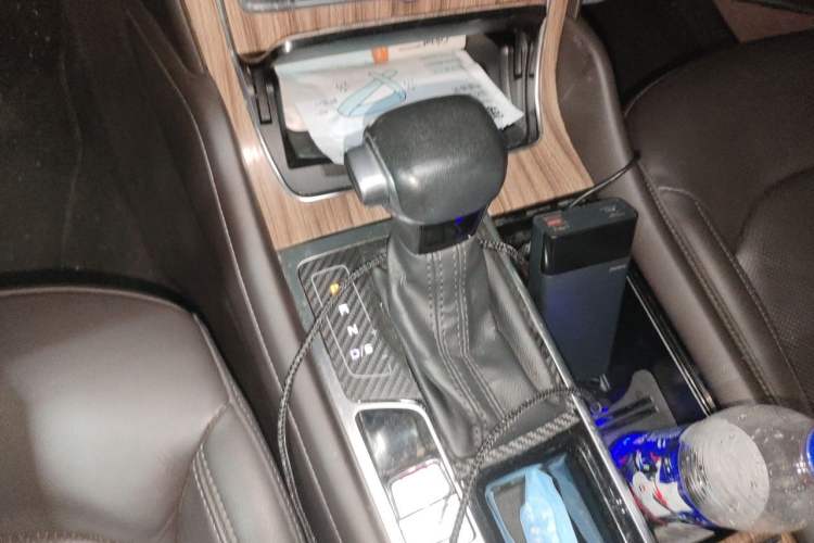 Used Roewe RX8 2018 30T Smart Connectivity Two-Wheel Drive Supreme Edition Gear Lever