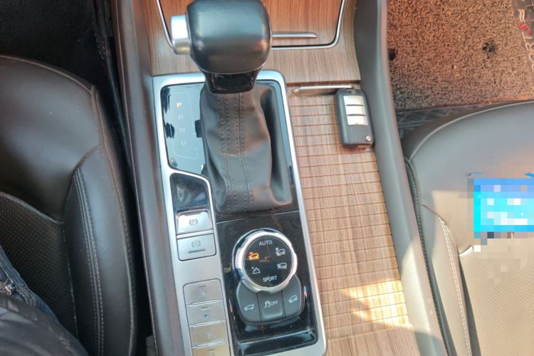Used Roewe RX8 2018 30T Smart Connectivity All-Wheel Drive Supreme Edition Gear Lever