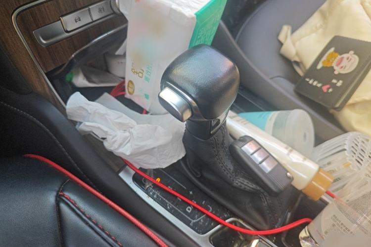 Used Roewe RX8 2018 30T Smart Connectivity Two-Wheel Drive Flagship Edition Gear Lever
