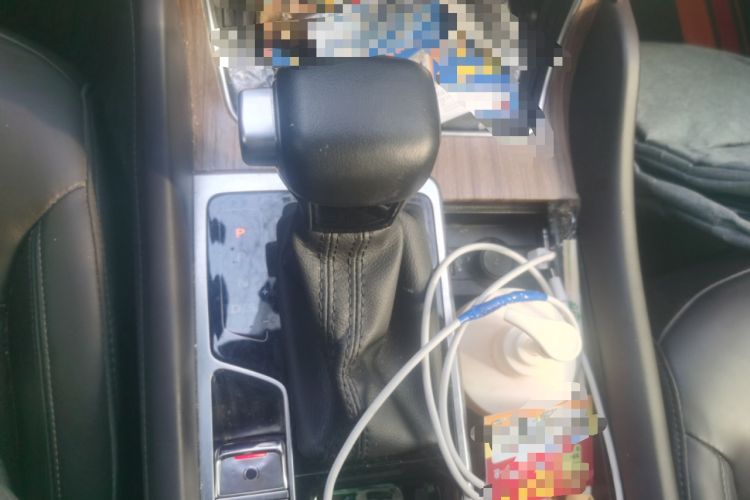 Used Roewe RX8 2018 30T Smart Connectivity Two-Wheel Drive Flagship Edition Gear Lever