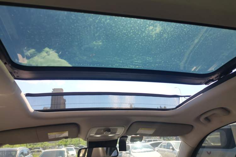 Used Roewe RX8 2018 30T Smart Connectivity All-Wheel Drive Supreme Edition Headliner