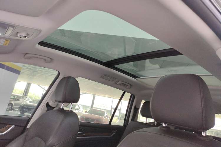 Used Roewe RX8 2018 30T Smart Connectivity Two-Wheel Drive Flagship Edition Headliner