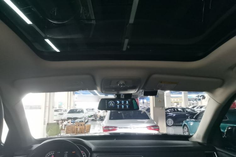 Used Roewe RX8 2018 30T Smart Connectivity Four-Wheel Drive Flagship Edition Headliner