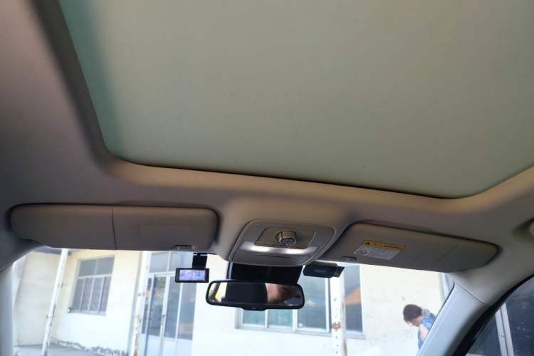 Used Roewe RX8 2018 30T Smart Connectivity All-Wheel Drive Supreme Edition Headliner