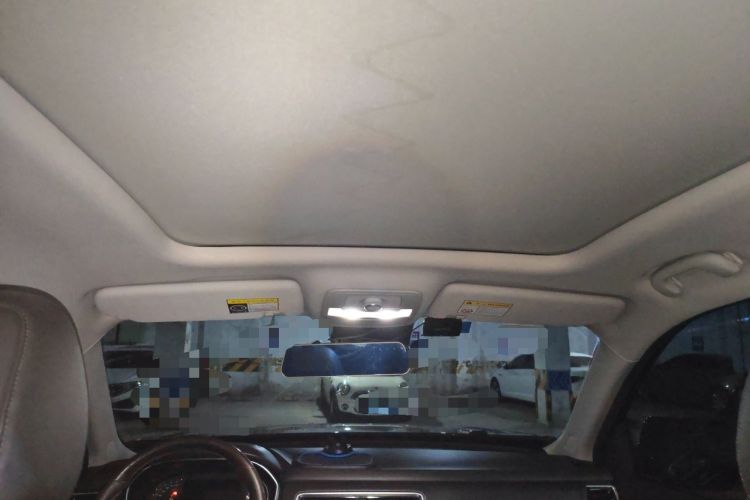 Used Roewe RX8 2018 30T Smart Connectivity All-Wheel Drive Supreme Edition Headliner