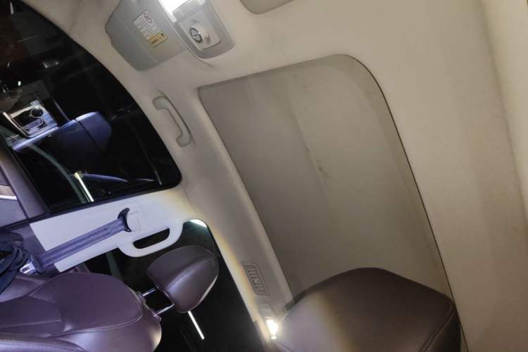 Used Roewe RX8 2018 30T Smart Connectivity Four-Wheel Drive Flagship Edition Headliner