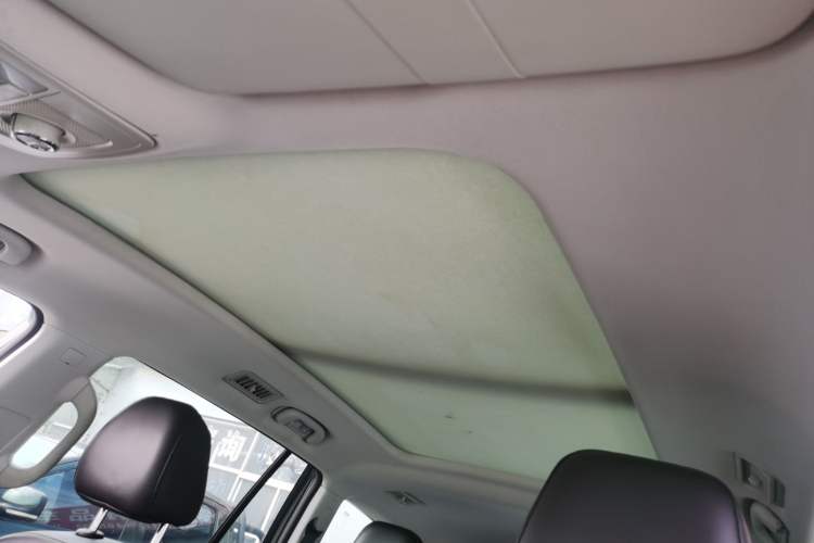 Used Roewe RX8 2018 30T Smart Connectivity Two-Wheel Drive Flagship Edition Headliner