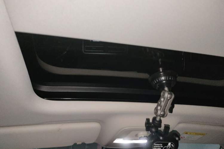 Used Roewe RX8 2018 30T Smart Connectivity Two-Wheel Drive Supreme Edition Headliner