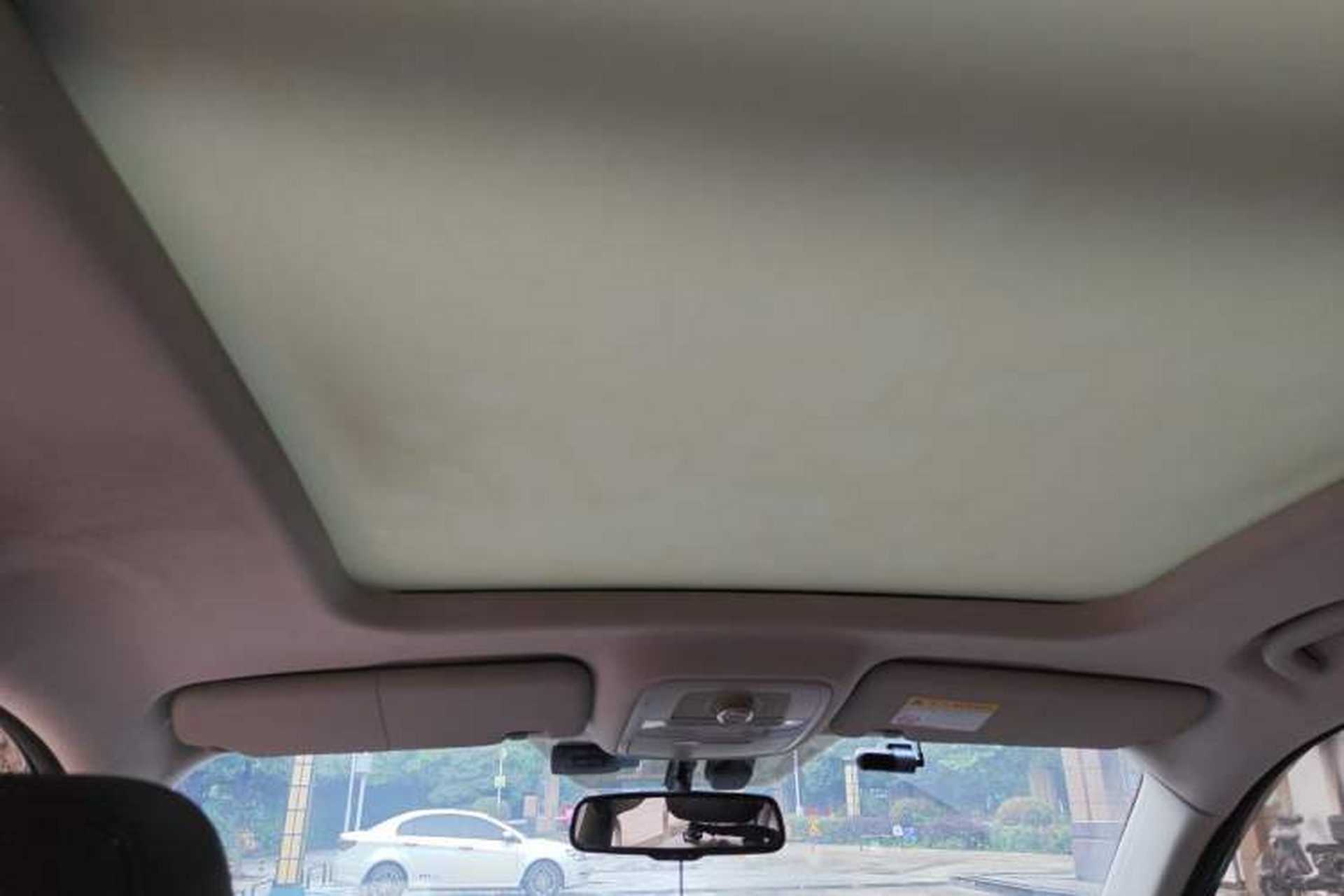 Used Roewe RX8 2018 30T Smart Connectivity Two-Wheel Drive Flagship Edition Headliner