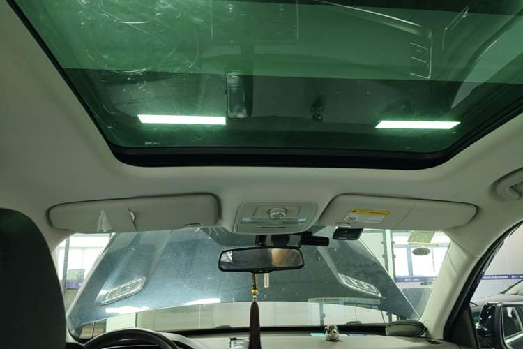 Used Roewe RX8 2018 30T Smart Connectivity Two-Wheel Drive Flagship Edition Headliner