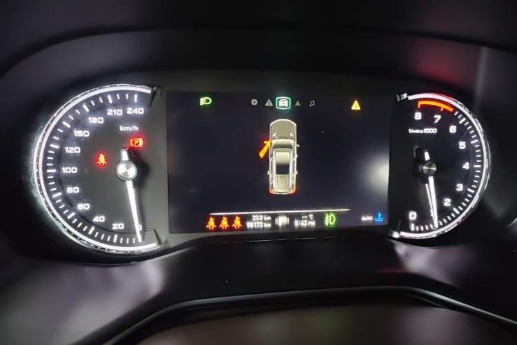 Used Roewe RX8 2018 30T Smart Connectivity All-Wheel Drive Supreme Edition Instrument Cluster
