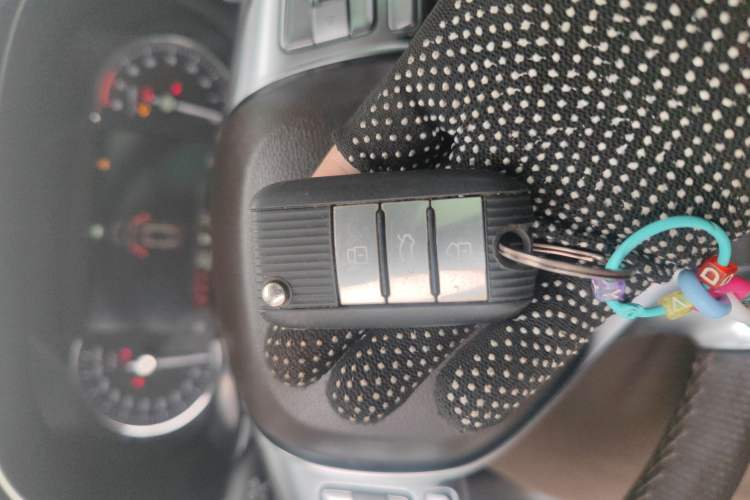 Used Roewe RX8 2018 30T Smart Connectivity Four-Wheel Drive Flagship Edition Interior 1