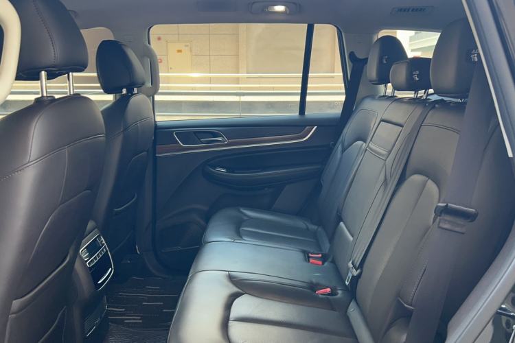 Used Roewe RX8 2018 30T Smart Connectivity All-Wheel Drive Supreme Edition Interior 2