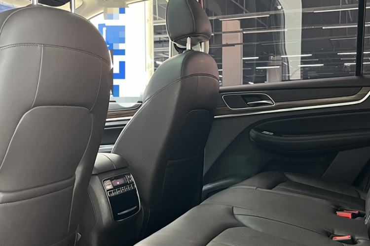 Used Roewe RX8 2018 30T Smart Connectivity Four-Wheel Drive Flagship Edition Interior 3