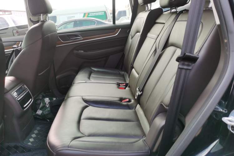 Used Roewe RX8 2018 30T Smart Connectivity Two-Wheel Drive Flagship Edition Interior 3
