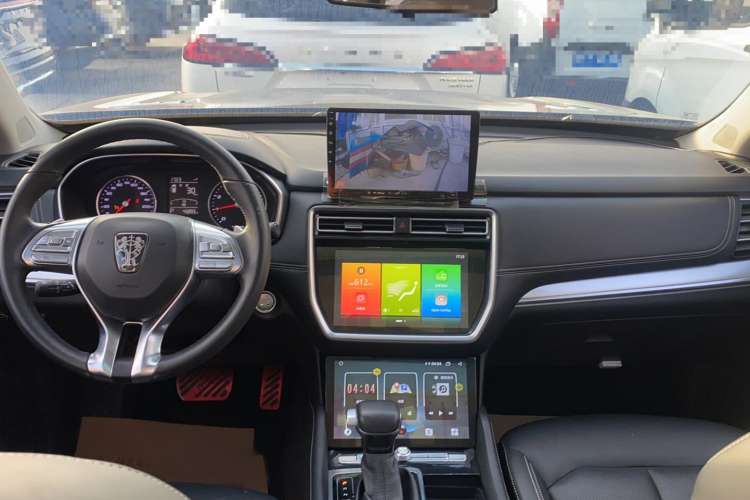 Used Roewe RX8 2018 30T Two-Wheel Drive Flagship Edition Interior 3