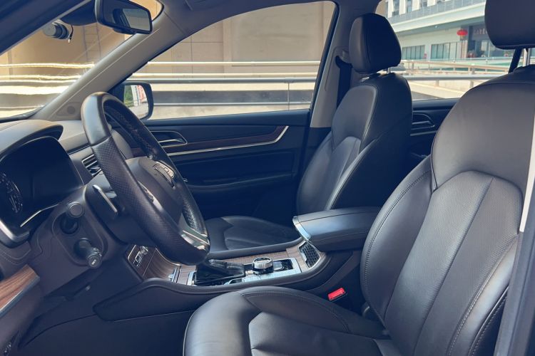 Used Roewe RX8 2018 30T Smart Connectivity All-Wheel Drive Supreme Edition Interior 3