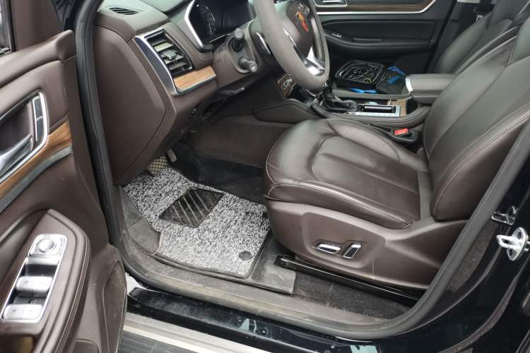 Used Roewe RX8 2018 30T Smart Connectivity Two-Wheel Drive Flagship Edition Interior 3