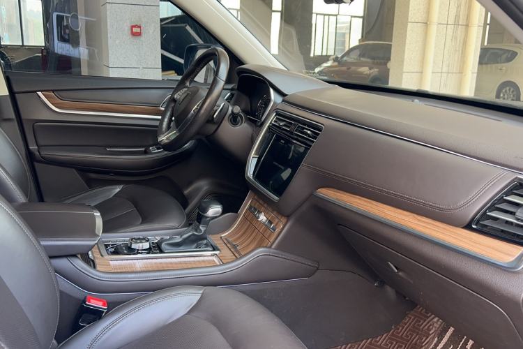 Used Roewe RX8 2018 30T Smart Connectivity All-Wheel Drive Supreme Edition Interior 4