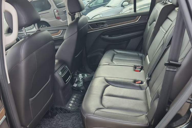 Used Roewe RX8 2018 30T Smart Connectivity Two-Wheel Drive Flagship Edition Interior 5