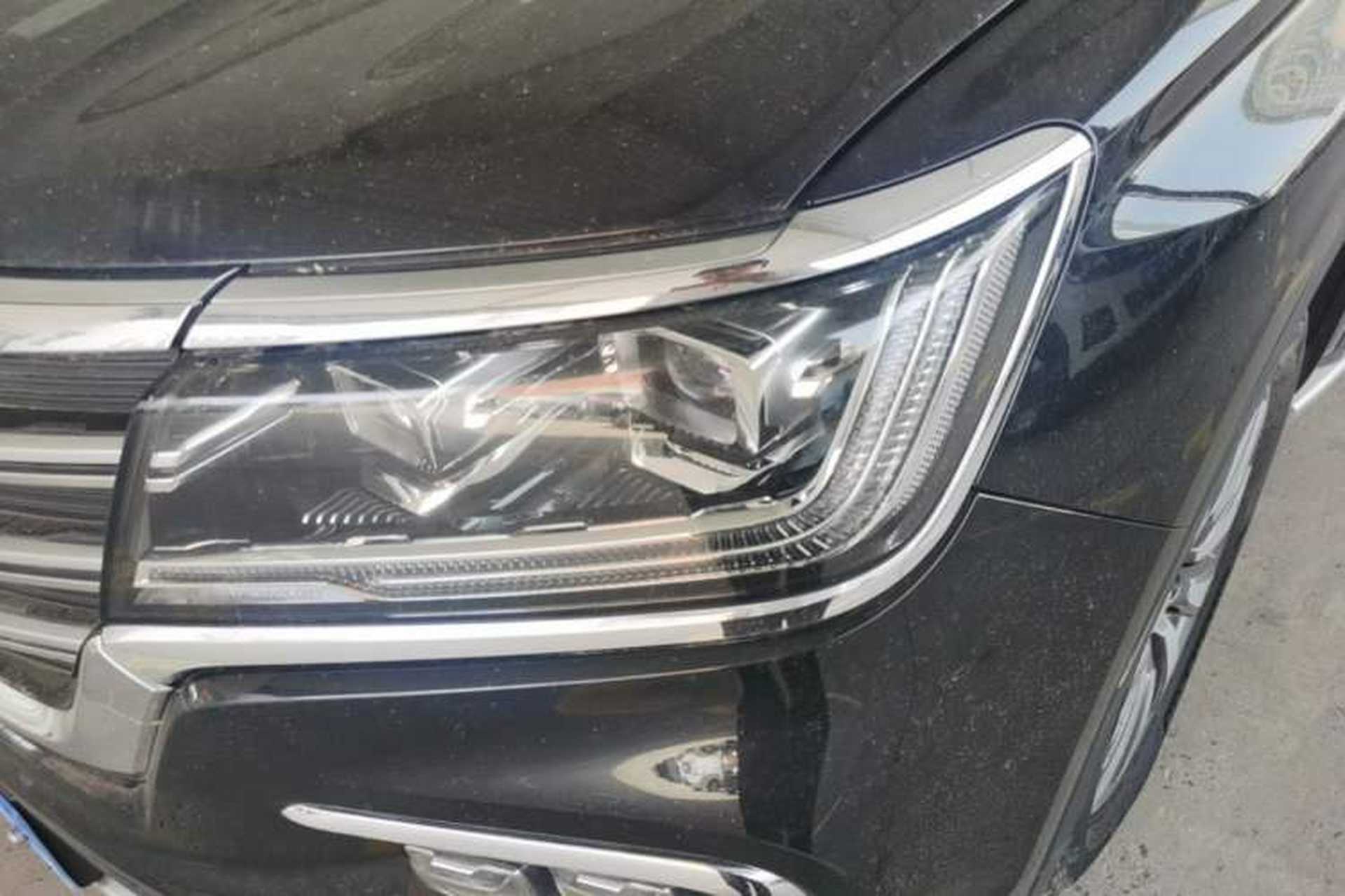 Used Roewe RX8 2018 30T Smart Connectivity Two-Wheel Drive Flagship Edition Left Front Headlight