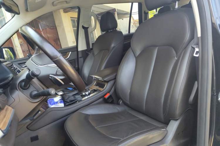 Used Roewe RX8 2018 30T Smart Connectivity All-Wheel Drive Supreme Edition Left Front Seat