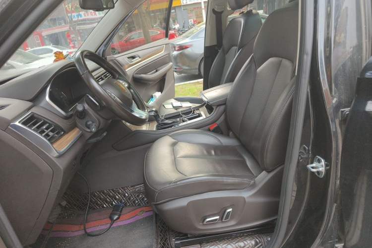 Used Roewe RX8 2018 30T Smart Connectivity Two-Wheel Drive Flagship Edition Left Front Seat