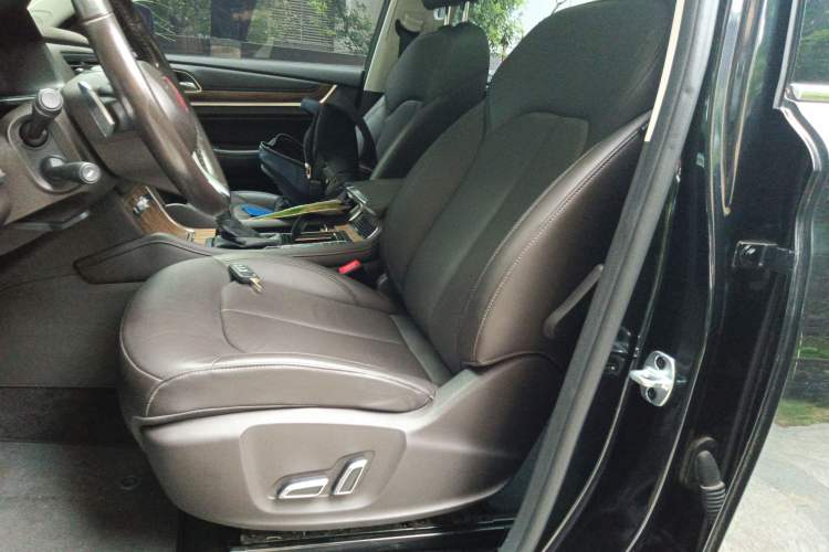 Used Roewe RX8 2018 30T Smart Connectivity Two-Wheel Drive Supreme Edition Left Front Seat