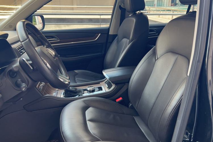 Used Roewe RX8 2018 30T Smart Connectivity All-Wheel Drive Supreme Edition Left Front Seat