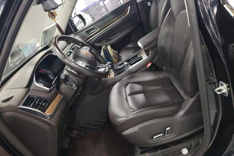 Used Roewe RX8 2018 30T Smart Connectivity Two-Wheel Drive Flagship Edition Left Front Seat