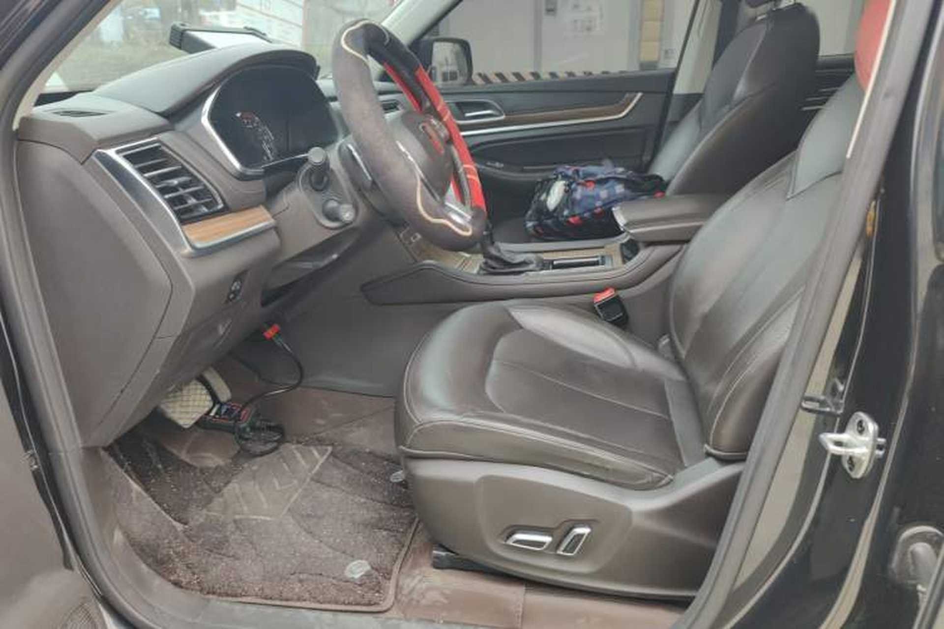 Used Roewe RX8 2018 30T Smart Connectivity Two-Wheel Drive Flagship Edition Left Front Seat