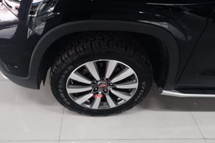 Used Roewe RX8 2018 30T Smart Connectivity Four-Wheel Drive Flagship Edition Left Front Wheel Hub