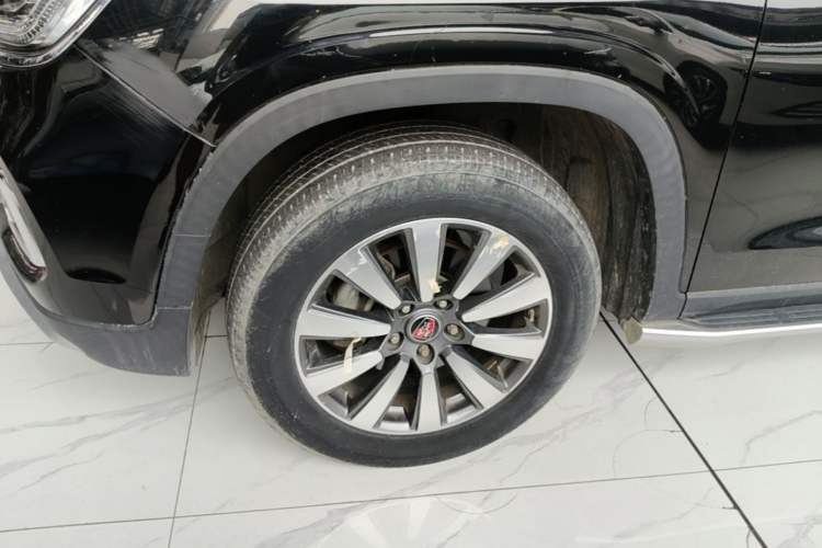 Used Roewe RX8 2018 30T Smart Connectivity Two-Wheel Drive Flagship Edition Left Front Wheel Hub