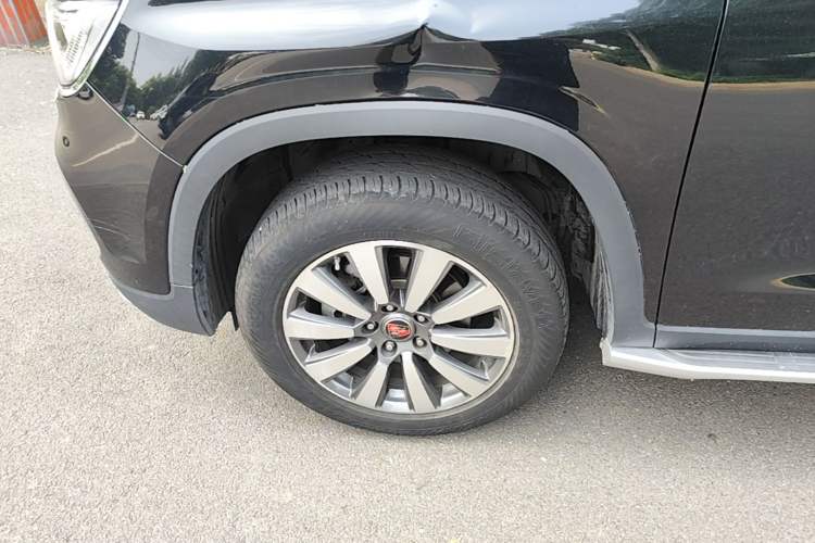 Used Roewe RX8 2018 30T Smart Connectivity Four-Wheel Drive Flagship Edition Left Front Wheel Hub